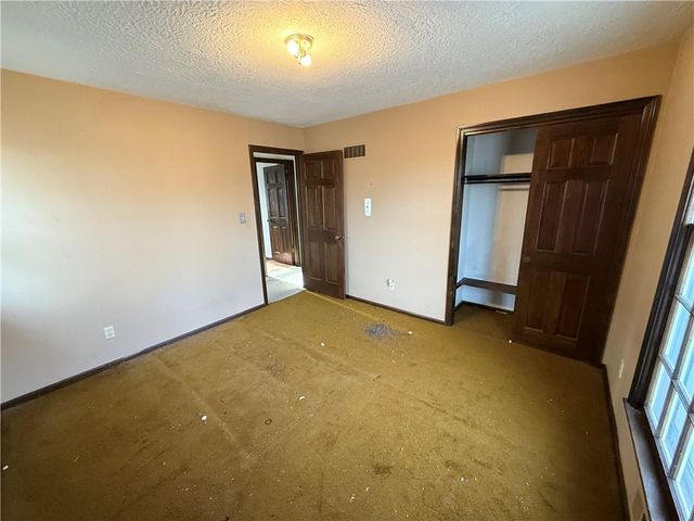 7026 Lakeshore Drive, Raytown, MO 64133