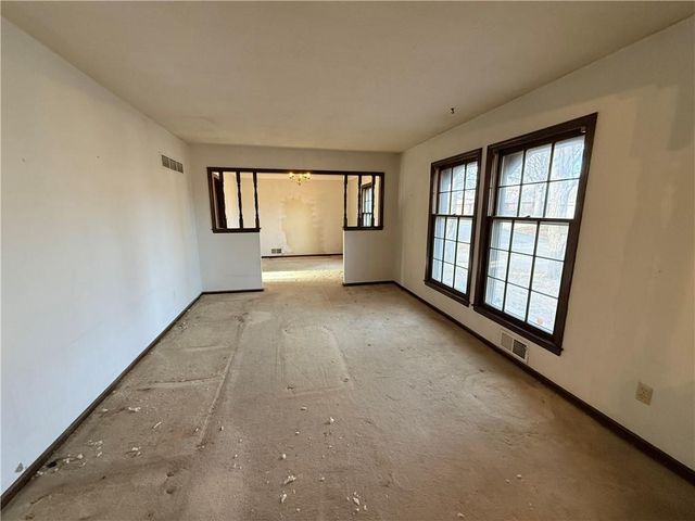 7026 Lakeshore Drive, Raytown, MO 64133