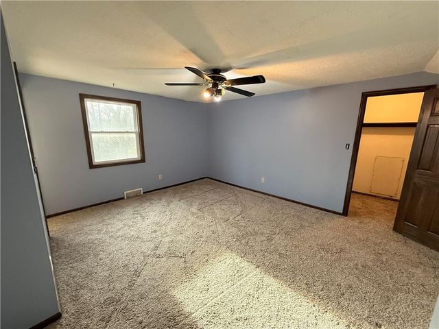 7026 Lakeshore Drive, Raytown, MO 64133