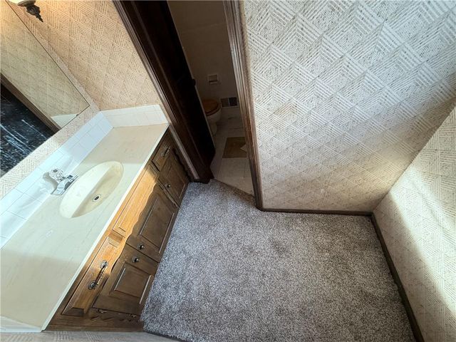 7026 Lakeshore Drive, Raytown, MO 64133