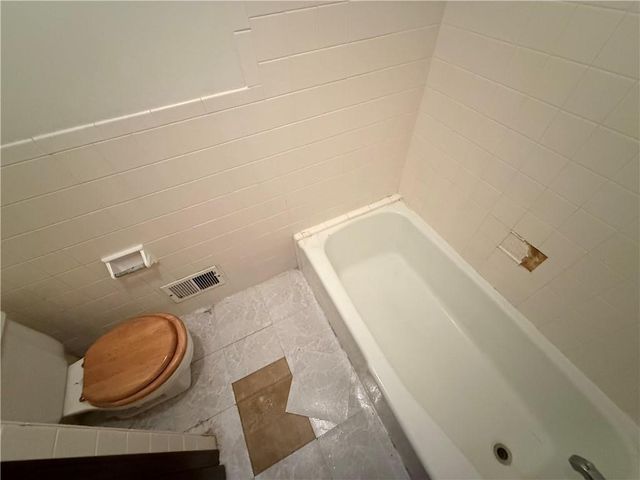 7026 Lakeshore Drive, Raytown, MO 64133