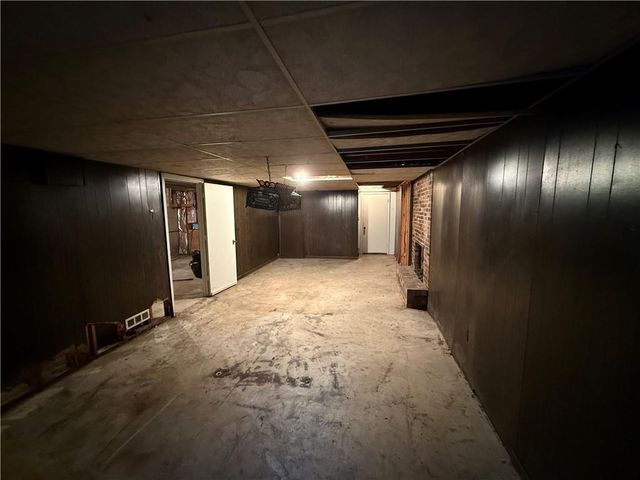 7026 Lakeshore Drive, Raytown, MO 64133