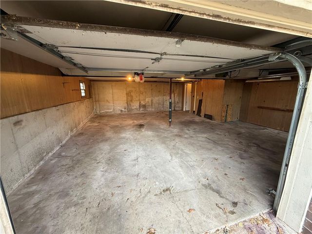 7026 Lakeshore Drive, Raytown, MO 64133