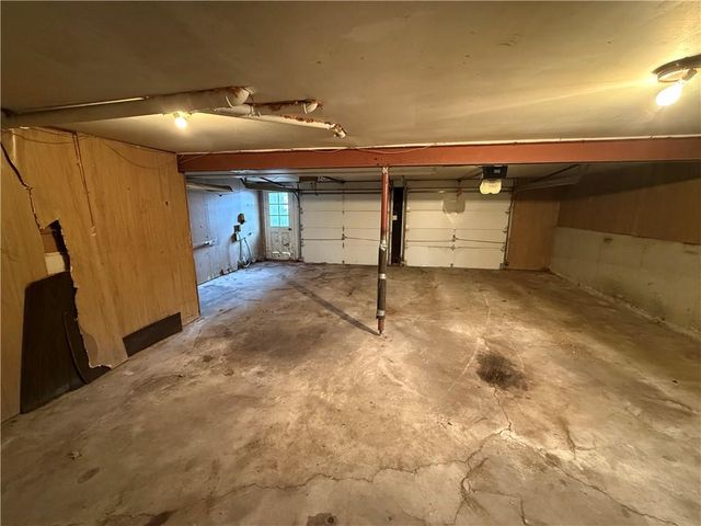 7026 Lakeshore Drive, Raytown, MO 64133