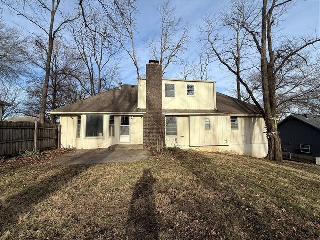 7026 Lakeshore Drive, Raytown, MO 64133