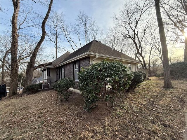 7026 Lakeshore Drive, Raytown, MO 64133