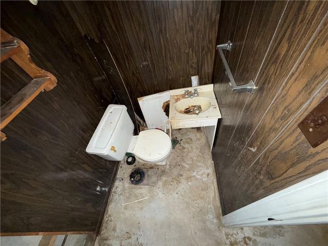 7026 Lakeshore Drive, Raytown, MO 64133