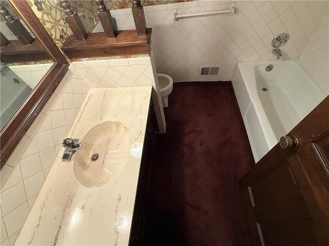 7026 Lakeshore Drive, Raytown, MO 64133