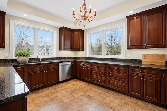 127 Johnson Woods Dr 127, Reading, MA 01867