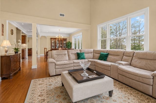 127 Johnson Woods Dr 127, Reading, MA 01867