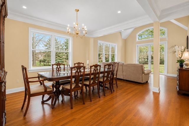 127 Johnson Woods Dr 127, Reading, MA 01867