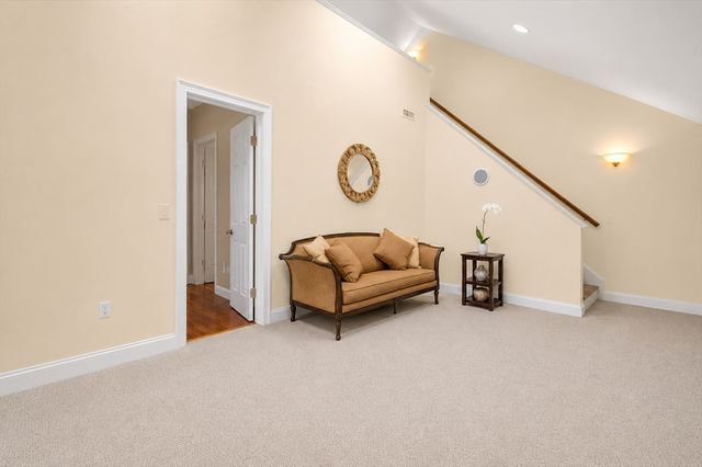 127 Johnson Woods Dr 127, Reading, MA 01867