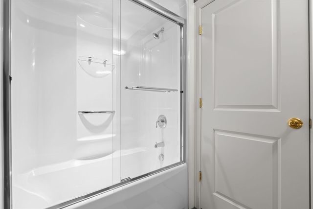 127 Johnson Woods Dr 127, Reading, MA 01867