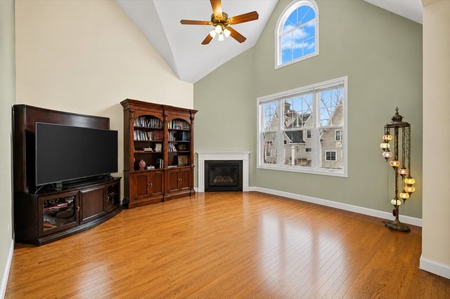 127 Johnson Woods Dr 127, Reading, MA 01867