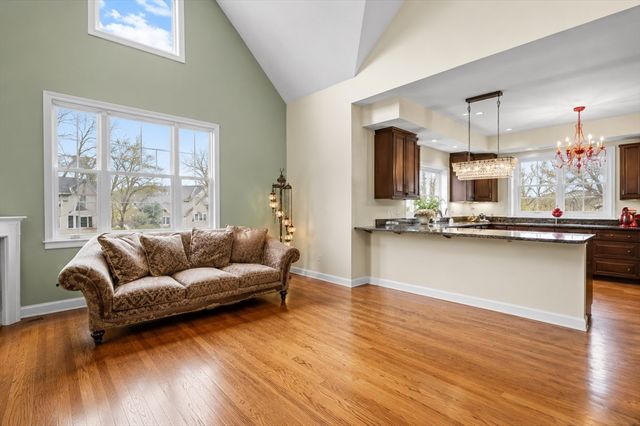 127 Johnson Woods Dr 127, Reading, MA 01867
