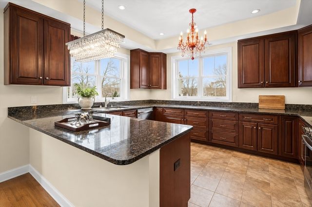 127 Johnson Woods Dr 127, Reading, MA 01867
