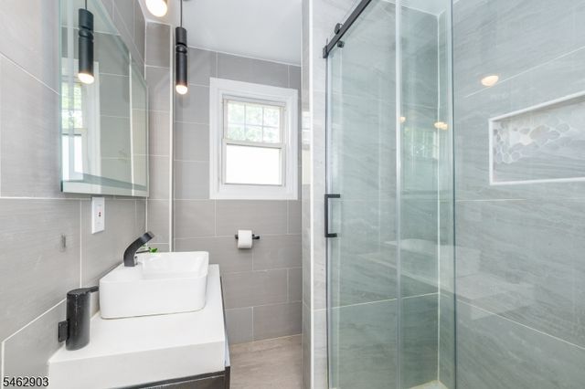 16 Eagle Ter, West Orange Twp., NJ 07052