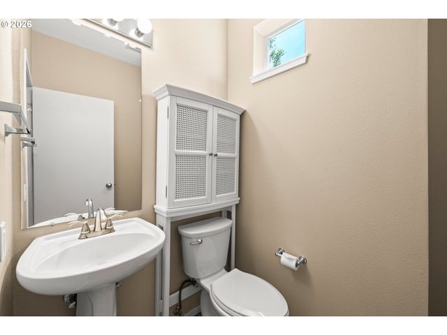 621 Sw DILLAN Dr, Beaverton, OR 97006