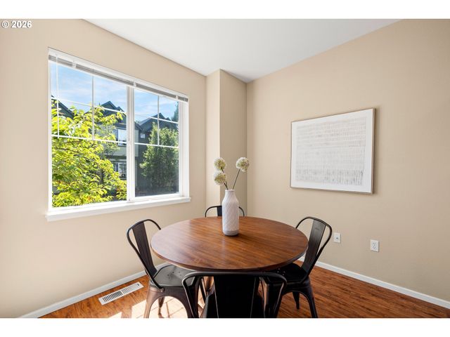 621 Sw DILLAN Dr, Beaverton, OR 97006