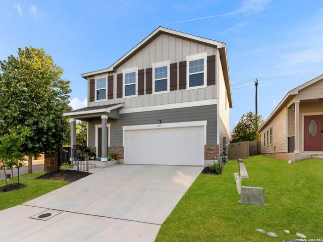 4905 Hallies Garden, St Hedwig, TX 78152