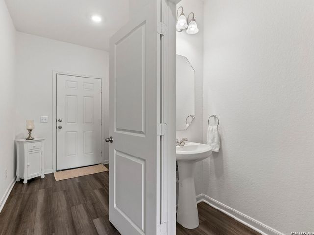 4905 Hallies Garden, St Hedwig, TX 78152