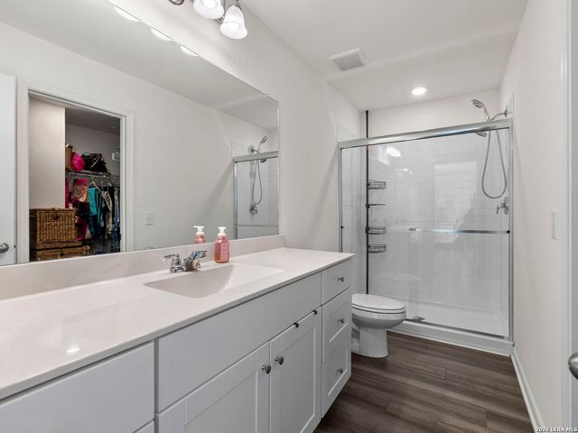 4905 Hallies Garden, St Hedwig, TX 78152