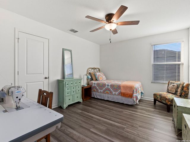 4905 Hallies Garden, St Hedwig, TX 78152