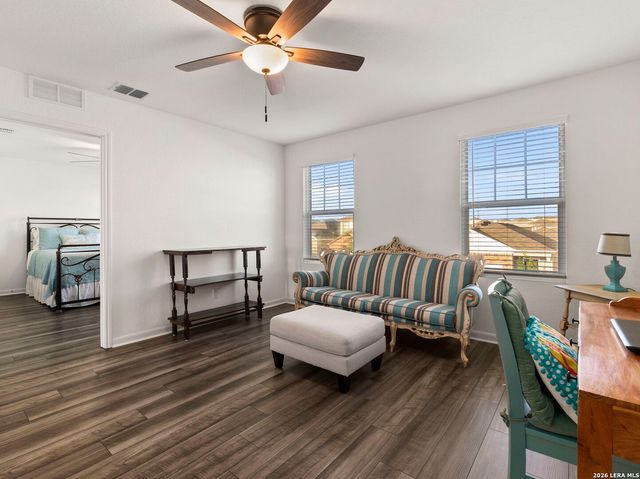 4905 Hallies Garden, St Hedwig, TX 78152