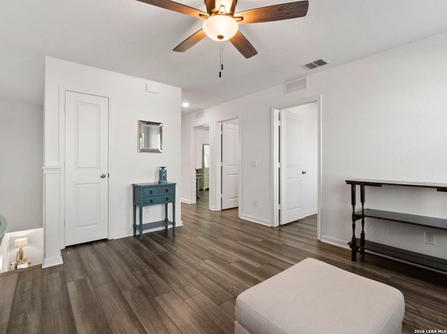 4905 Hallies Garden, St Hedwig, TX 78152