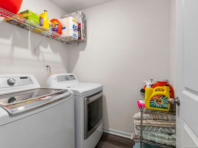 4905 Hallies Garden, St Hedwig, TX 78152