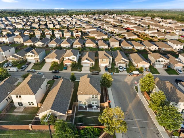 4905 Hallies Garden, St Hedwig, TX 78152