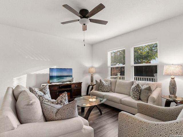 4905 Hallies Garden, St Hedwig, TX 78152