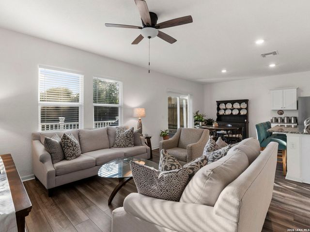 4905 Hallies Garden, St Hedwig, TX 78152