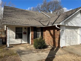 322 S 11th Place, Rogers, AR 72756