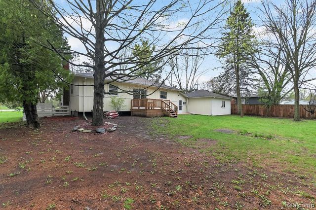 28501 Pontiac Trail, South Lyon, MI 48178