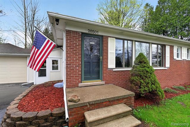 28501 Pontiac Trail, South Lyon, MI 48178