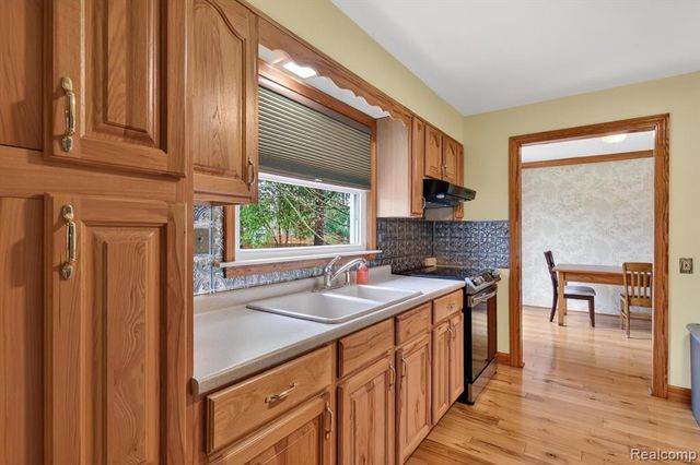 28501 Pontiac Trail, South Lyon, MI 48178