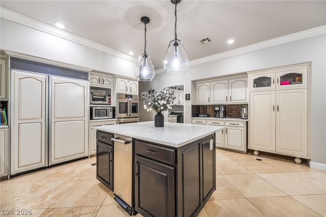 7525 Eldora Avenue, Las Vegas, NV 89117
