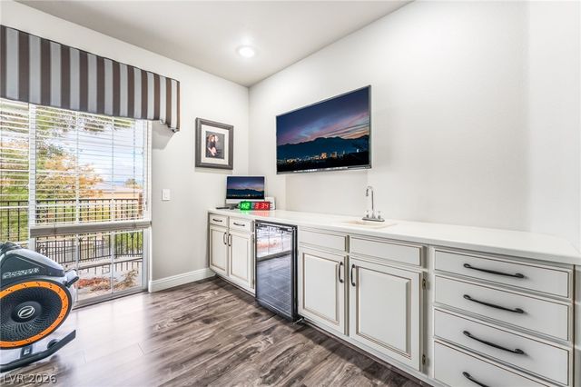 7525 Eldora Avenue, Las Vegas, NV 89117