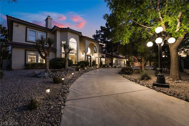 7525 Eldora Avenue, Las Vegas, NV 89117