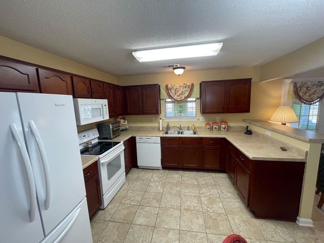 115 LAKEWOOD DR, Oakland, TN 38060