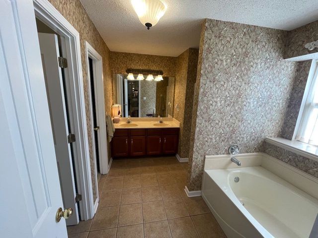 115 LAKEWOOD DR, Oakland, TN 38060