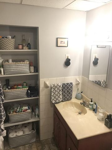 99 W 4th St 1B, Boston, MA 02127