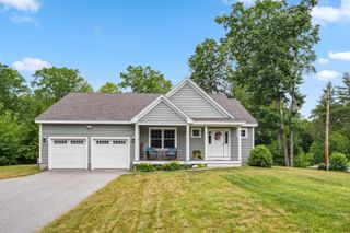 11 Brentwood Road, Danville, NH 03819