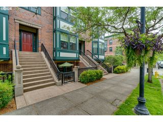 1452 Ne ORENCO STATION Pkwy, Hillsboro, OR 97124