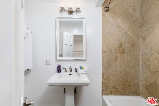 2101 Ocean Avenue 2, Santa Monica, CA 90405