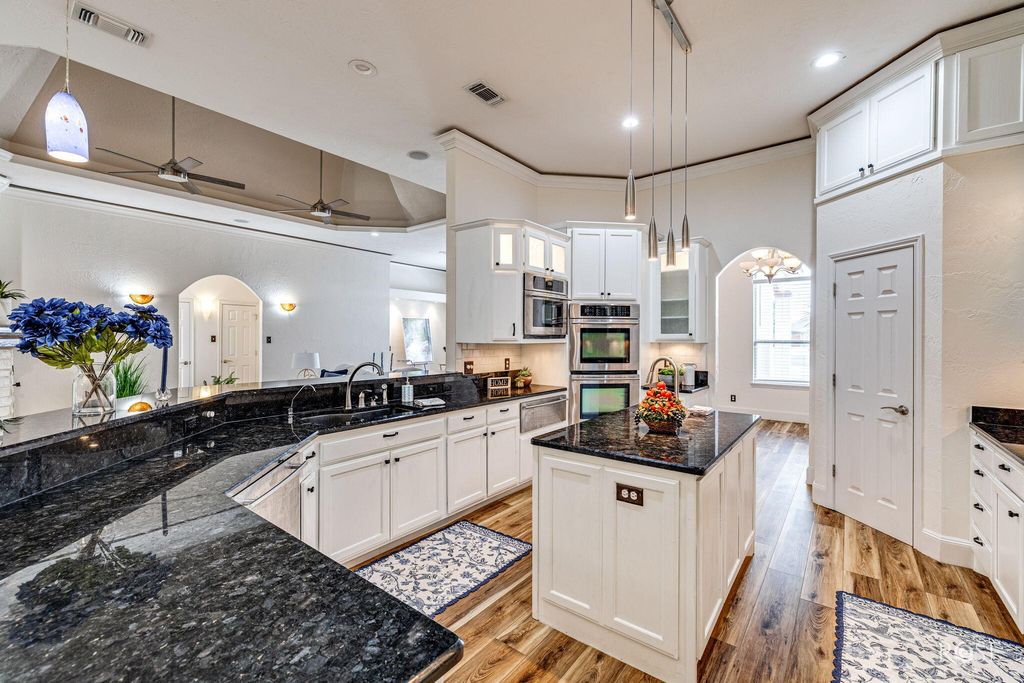 Image 14 of property listing at 1617 Stonebridge Drive, San Angelo, TX 76904