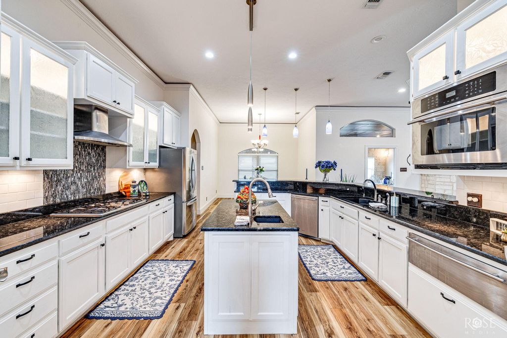 Image 16 of property listing at 1617 Stonebridge Drive, San Angelo, TX 76904