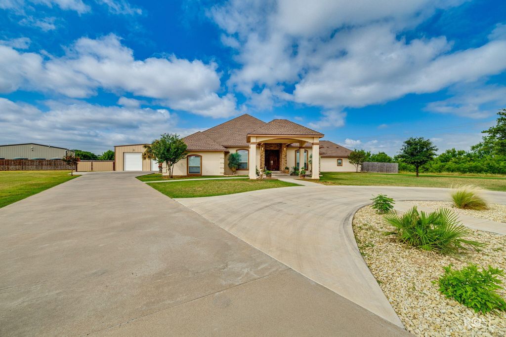 Image 2 of property listing at 1617 Stonebridge Drive, San Angelo, TX 76904