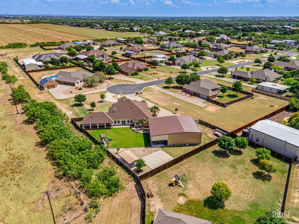 Image 4 of property listing at 1617 Stonebridge Drive, San Angelo, TX 76904